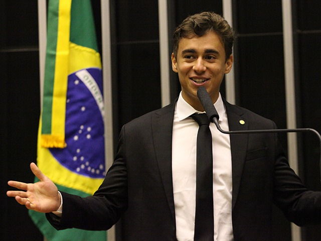 Nikolas Ferreira discursando na tribuna da Câmara dos Deputados